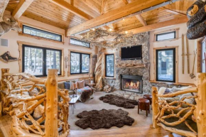 Base Camp by AvantStay Magical Cabin w Sauna Hot Tub Close to Snow Golf